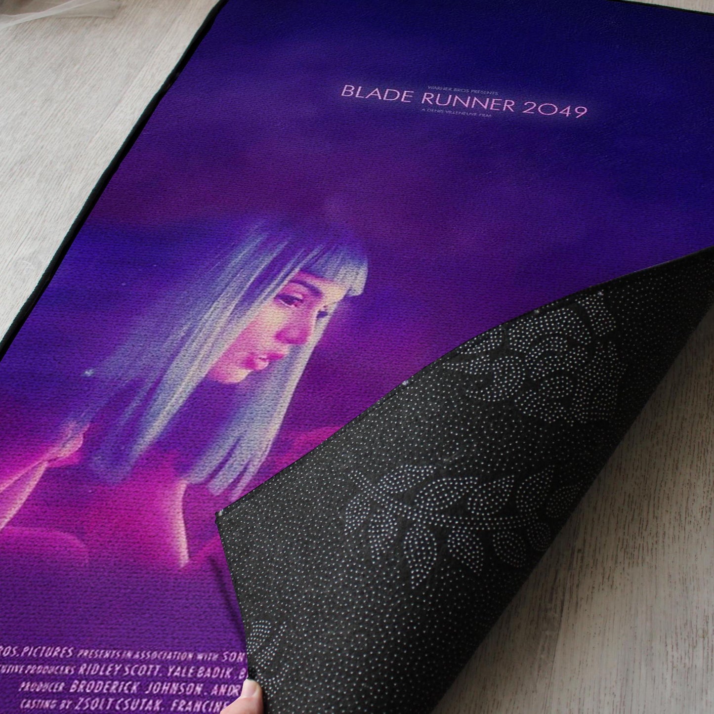 Tapis Blade Runner 2049 – "You look lonely, I can fix that."