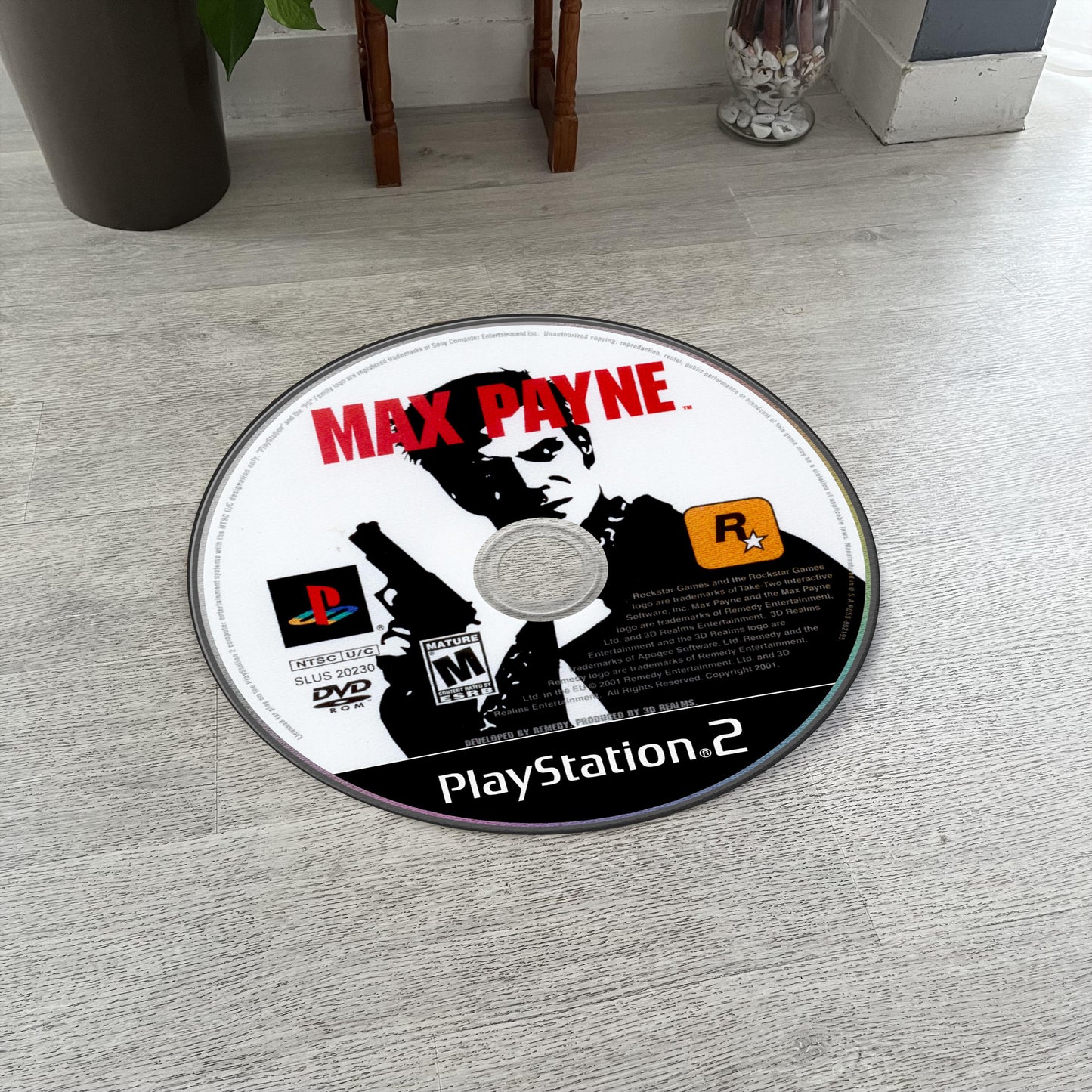Max Payne Disc Rug - Rockstar Games PS2 Xbox 360 Carpet - Gamer Room Decor - Noir Game Mat - Video Game Fan Art - Bullet Time Style
